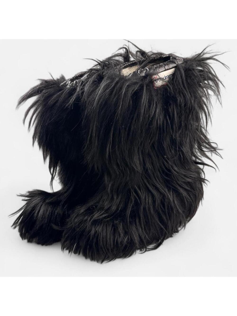 Vendramini Vintage Goat Hair Yeti Boots in Black